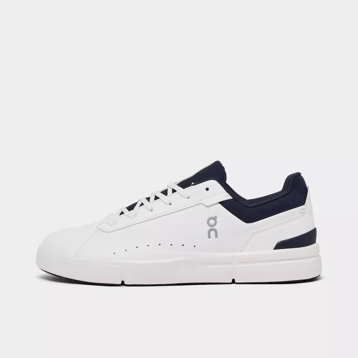 On THE ROGER Advantage Hombre —