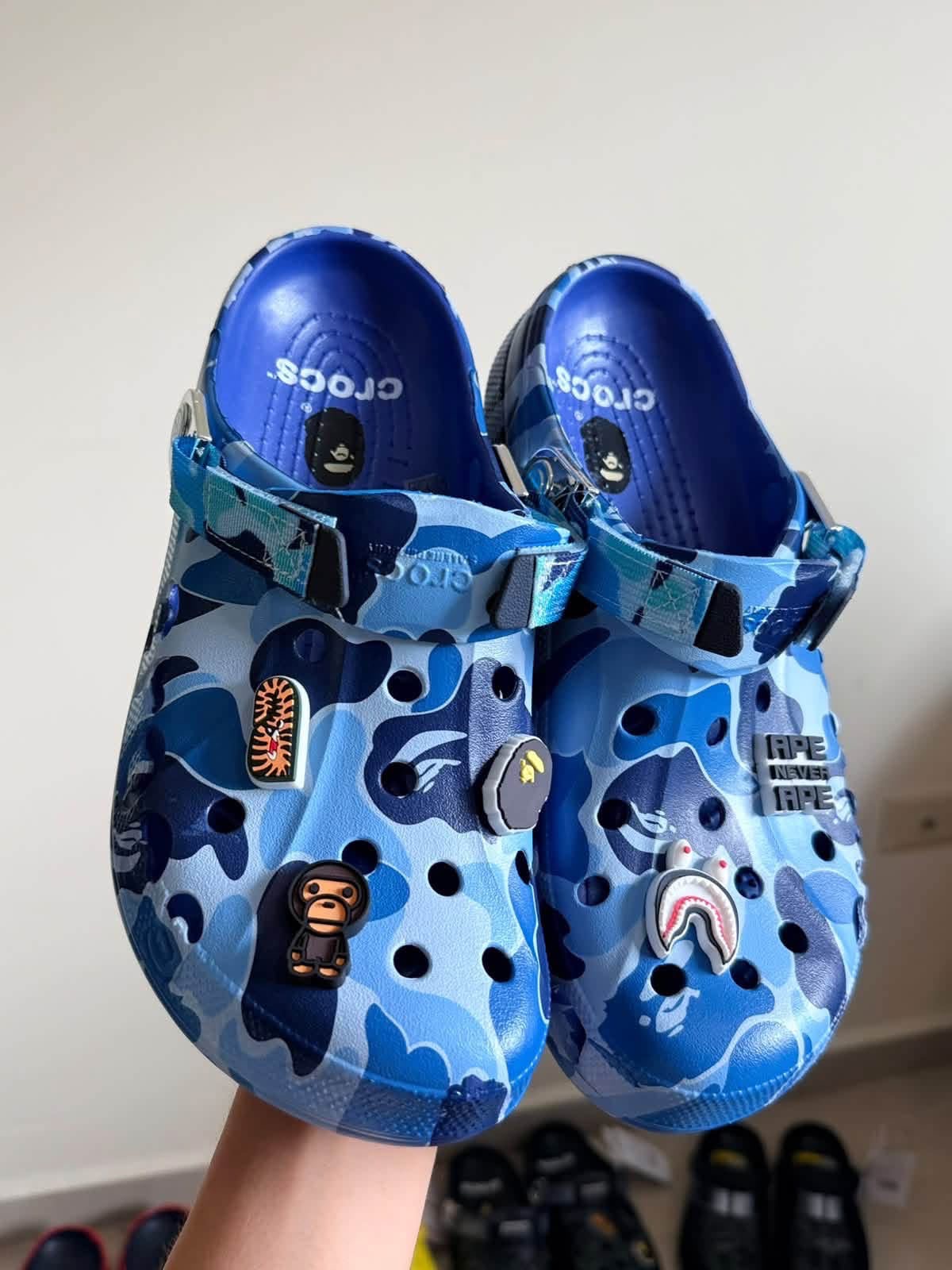 CROCS